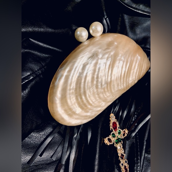 Punk N’ Champagne Cream Shell Clutch - Picture 4 of 5